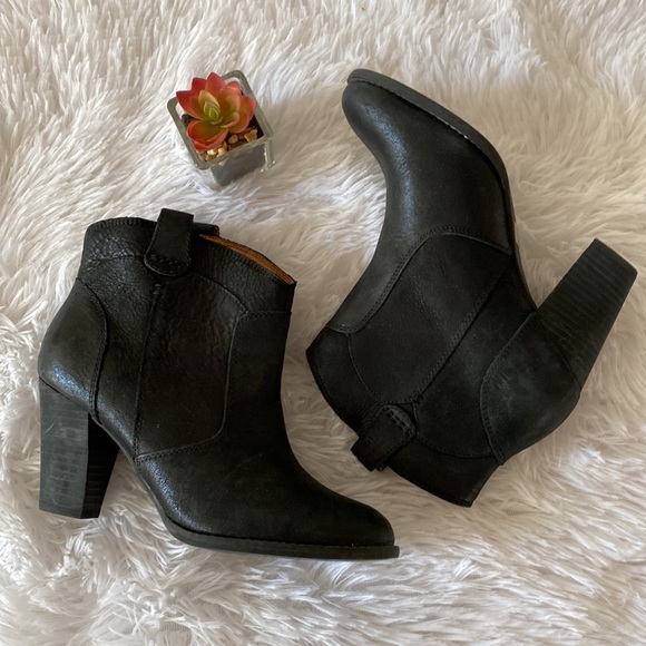 CLARKS | Artisan Black Leather Western Style heel ankle boots women’s 7 - Picture 5 of 8